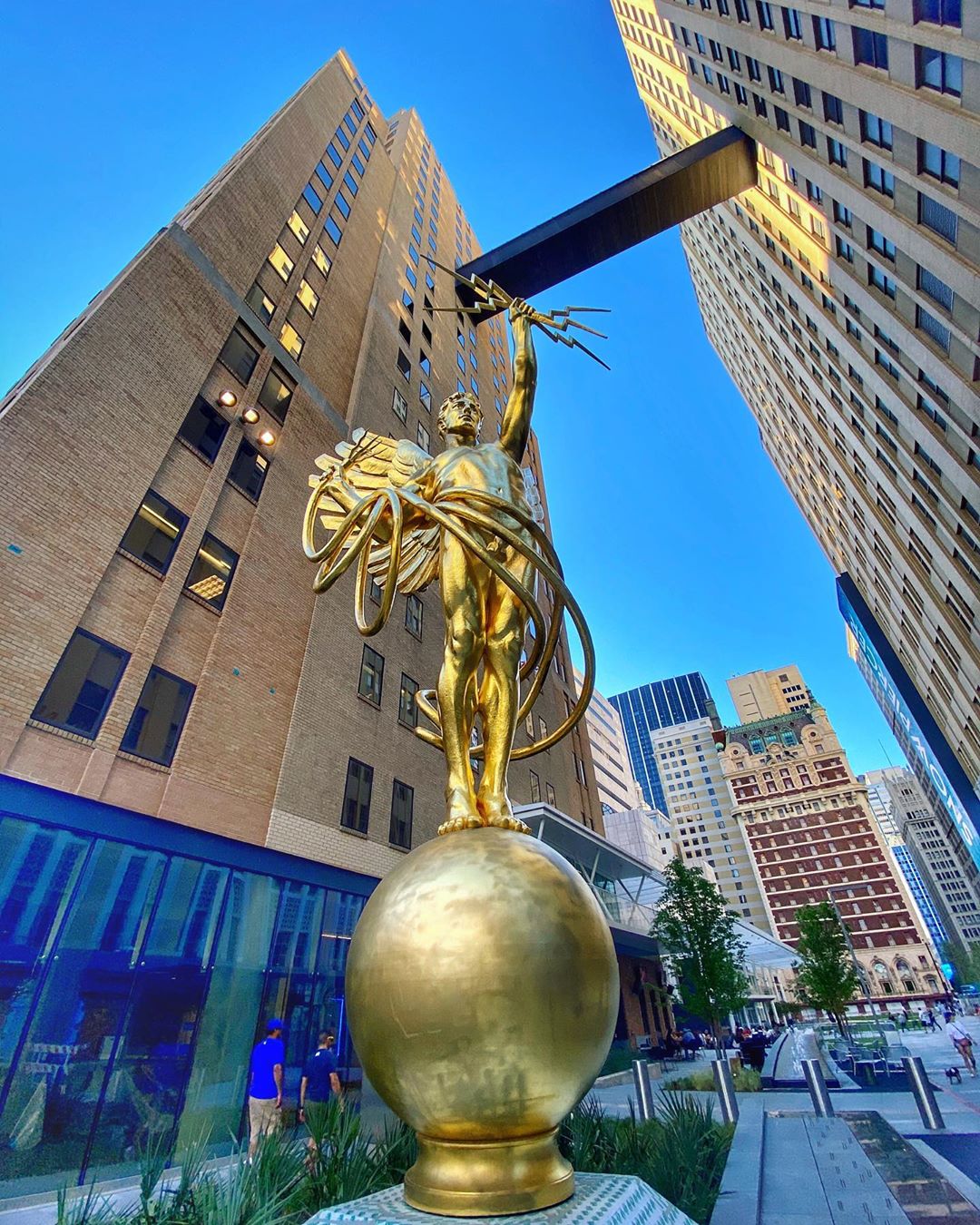 AT&T Discovery District 2020 and the Spirit Of Communication aka Golden Boy - Mr Local History