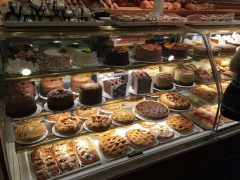 Jersey Businesses That Have A Line Out the Door Every Christmas Eve