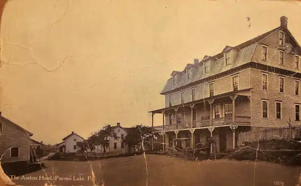 Postcard - The-Antlers-Hotel-now-Apartment-Building-on-old-940 - Mr Local History